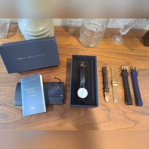 Daniel wellington watch with 4 straps